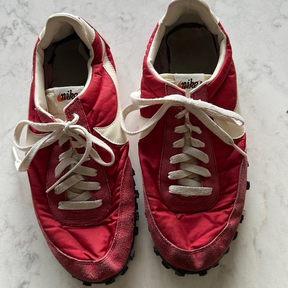 Men’s Red Nike sneakers size 9 - Picture 2 of 5